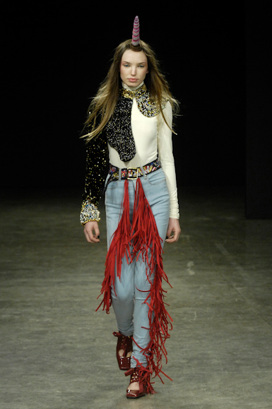 desfiles-amapo-saopauloinverno2008rtw-132
