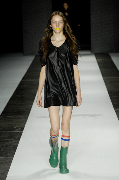 desfiles-carlotajoakina-saopauloinverno2008rtw-102