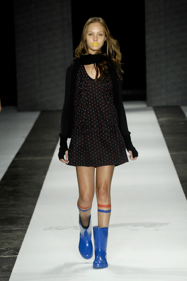 desfiles-carlotajoakina-saopauloinverno2008rtw-103