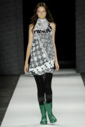 desfiles-carlotajoakina-saopauloinverno2008rtw-111