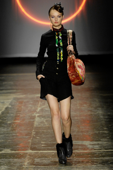 desfiles-erikaikezili-saopauloinverno2008rtw-102