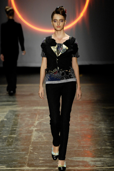 desfiles-erikaikezili-saopauloinverno2008rtw-103