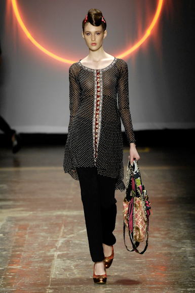 desfiles-erikaikezili-saopauloinverno2008rtw-105