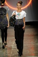 desfiles-erikaikezili-saopauloinverno2008rtw-107