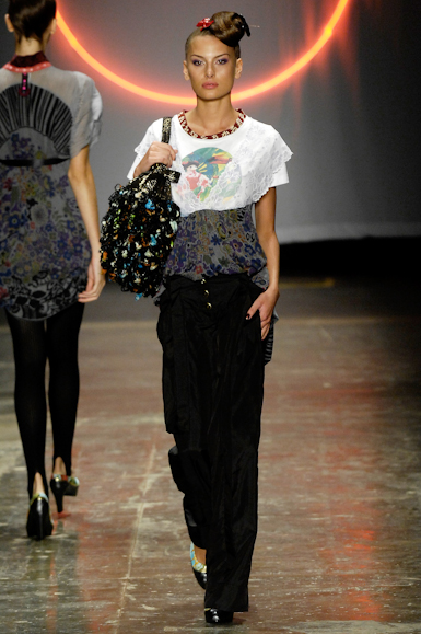 desfiles-erikaikezili-saopauloinverno2008rtw-107