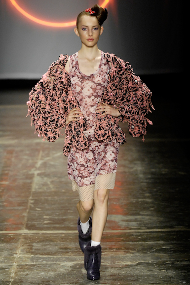desfiles-erikaikezili-saopauloinverno2008rtw-114