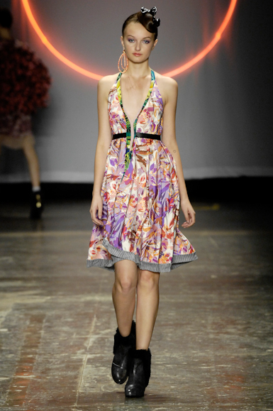 desfiles-erikaikezili-saopauloinverno2008rtw-116