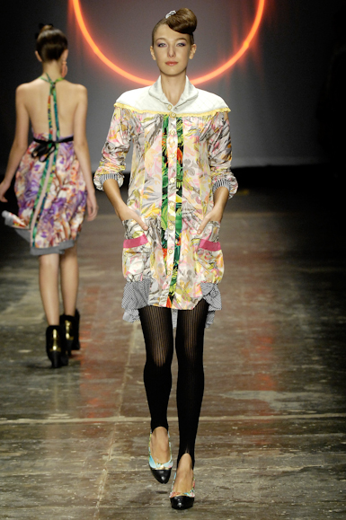 desfiles-erikaikezili-saopauloinverno2008rtw-117