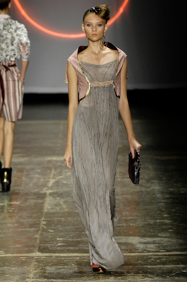 desfiles-erikaikezili-saopauloinverno2008rtw-120