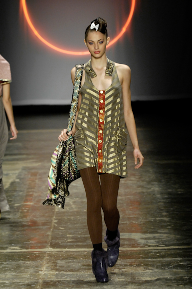 desfiles-erikaikezili-saopauloinverno2008rtw-121