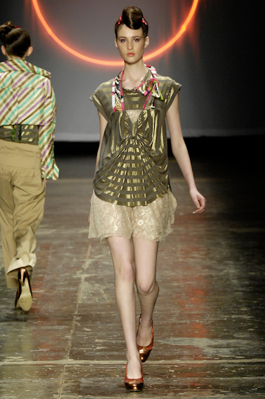 desfiles-erikaikezili-saopauloinverno2008rtw-124