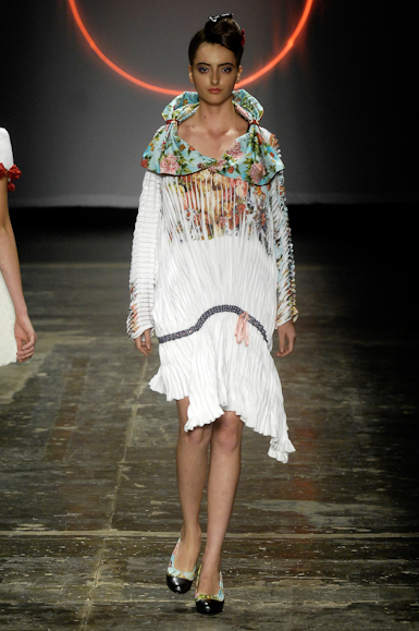 desfiles-erikaikezili-saopauloinverno2008rtw-128