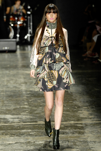 desfiles-fabiabercsek-saopauloinverno2008rtw-104