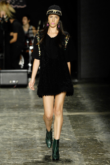 desfiles-fabiabercsek-saopauloinverno2008rtw-108