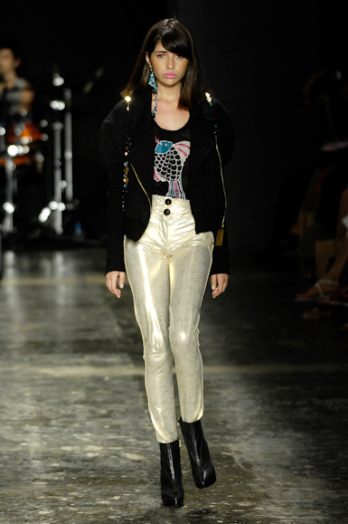 desfiles-fabiabercsek-saopauloinverno2008rtw-109