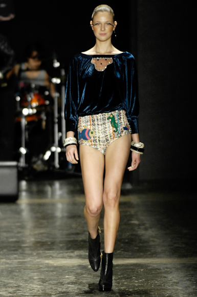 desfiles-fabiabercsek-saopauloinverno2008rtw-121