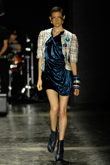desfiles-fabiabercsek-saopauloinverno2008rtw-122