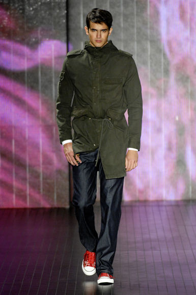 desfiles-fhmen-saopauloinverno2008rtw-118