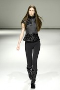 desfiles-gloriacoelho-saopauloinverno2008rtw-135