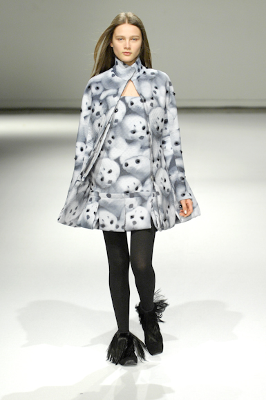 desfiles-gloriacoelho-saopauloinverno2008rtw-137