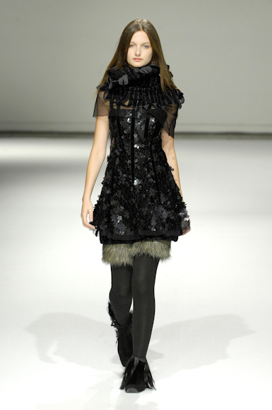 desfiles-gloriacoelho-saopauloinverno2008rtw-148