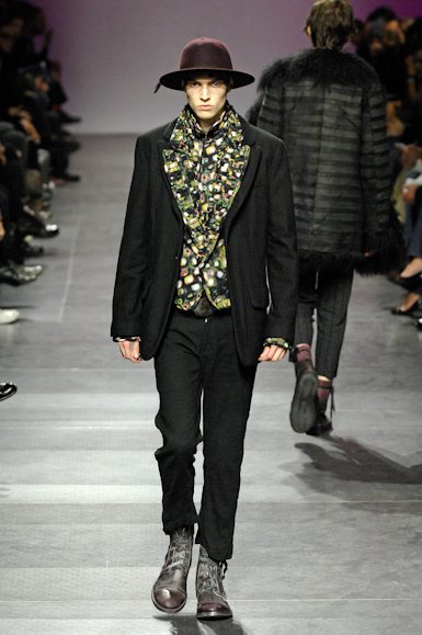 desfiles-anndemeulemeester-parisinverno2008men-120
