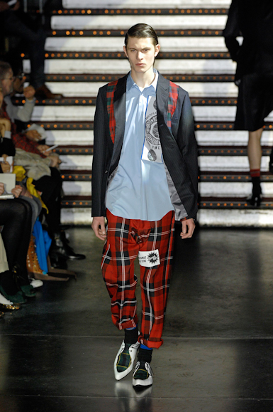 desfiles-commedesgarcons-parisinverno2008men-102