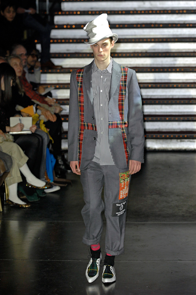 desfiles-commedesgarcons-parisinverno2008men-104