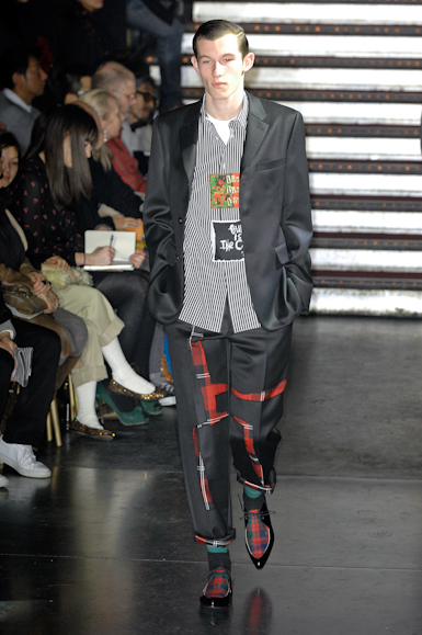 desfiles-commedesgarcons-parisinverno2008men-106