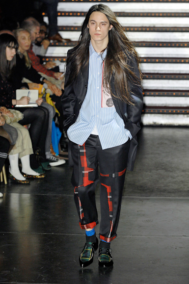 desfiles-commedesgarcons-parisinverno2008men-107