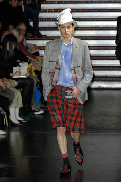 desfiles-commedesgarcons-parisinverno2008men-108