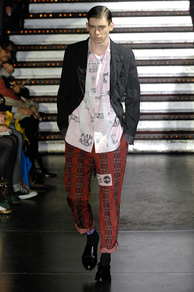 desfiles-commedesgarcons-parisinverno2008men-124