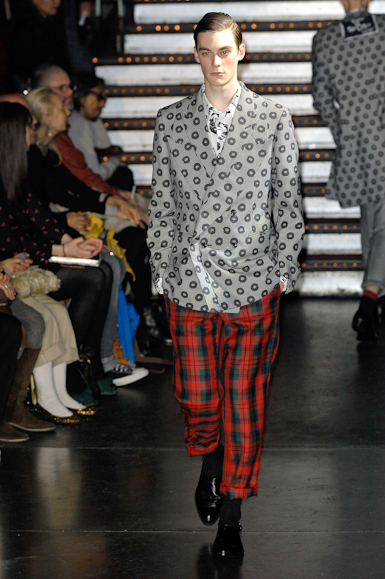 desfiles-commedesgarcons-parisinverno2008men-128
