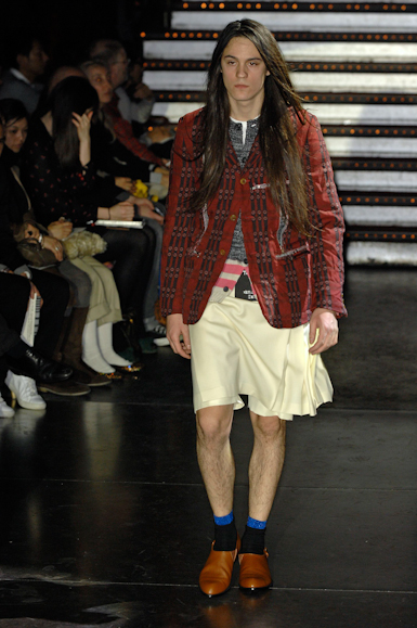 desfiles-commedesgarcons-parisinverno2008men-130