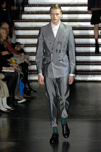 desfiles-commedesgarcons-parisinverno2008men-134