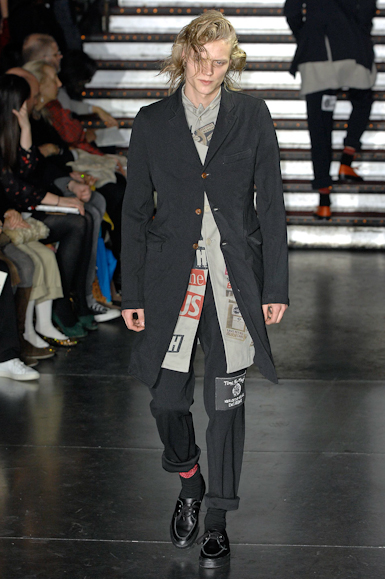 desfiles-commedesgarcons-parisinverno2008men-140