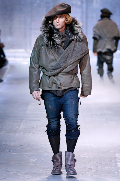 desfiles-johngalliano-parisinverno2008men-101