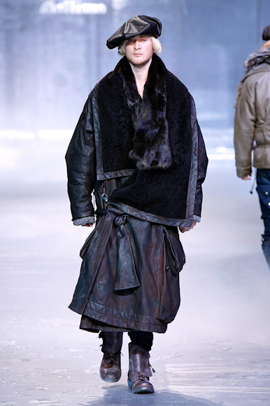 desfiles-johngalliano-parisinverno2008men-102