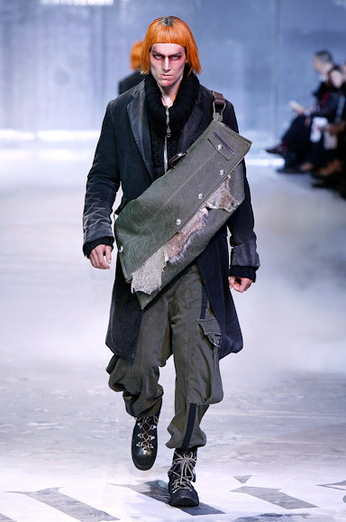 desfiles-johngalliano-parisinverno2008men-111