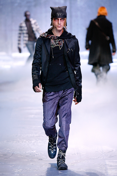 desfiles-johngalliano-parisinverno2008men-112