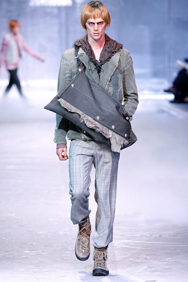 desfiles-johngalliano-parisinverno2008men-120