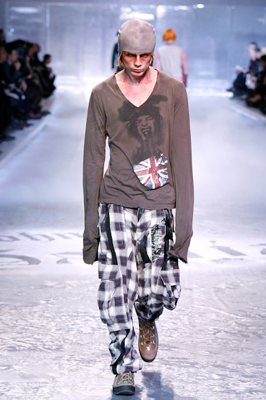 desfiles-johngalliano-parisinverno2008men-122