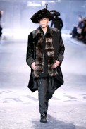 desfiles-johngalliano-parisinverno2008men-124