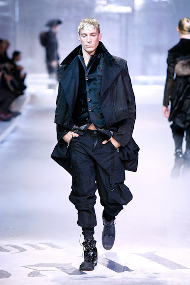 desfiles-johngalliano-parisinverno2008men-126