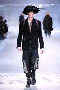 desfiles-johngalliano-parisinverno2008men-127