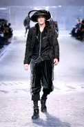 desfiles-johngalliano-parisinverno2008men-131