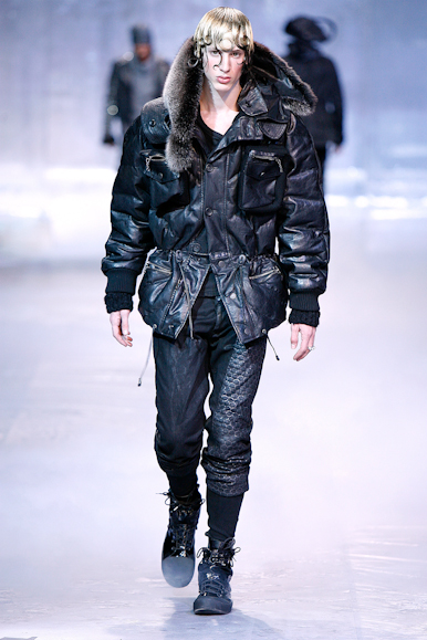 desfiles-johngalliano-parisinverno2008men-132