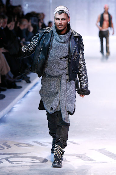 desfiles-johngalliano-parisinverno2008men-133
