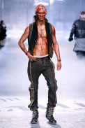 desfiles-johngalliano-parisinverno2008men-134
