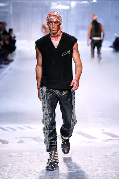 desfiles-johngalliano-parisinverno2008men-135